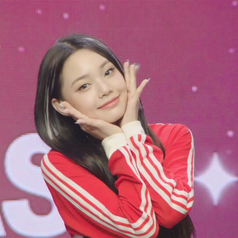 Recent activity shot of Park Boeun (CLASS:y)