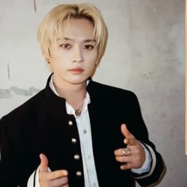 Latest photo of Lee Know (Stray Kids)