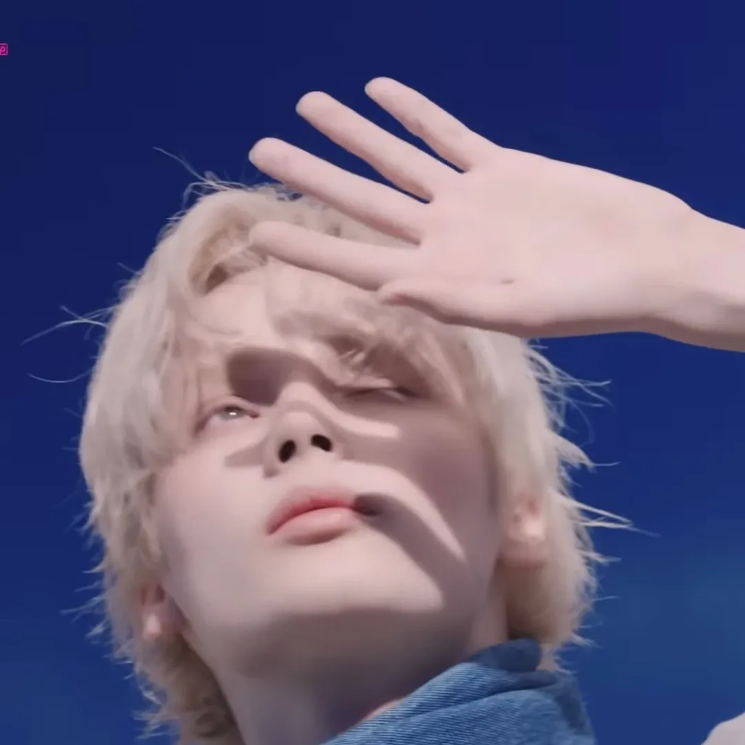 A moment captured by HueningKai (TOMORROW X TOGETHER)'s fan