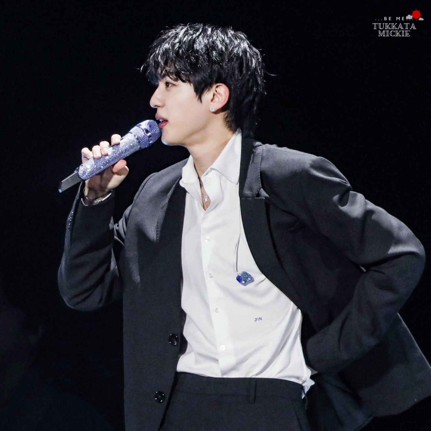 Foto aktivitas terbaru Jin (BTS)