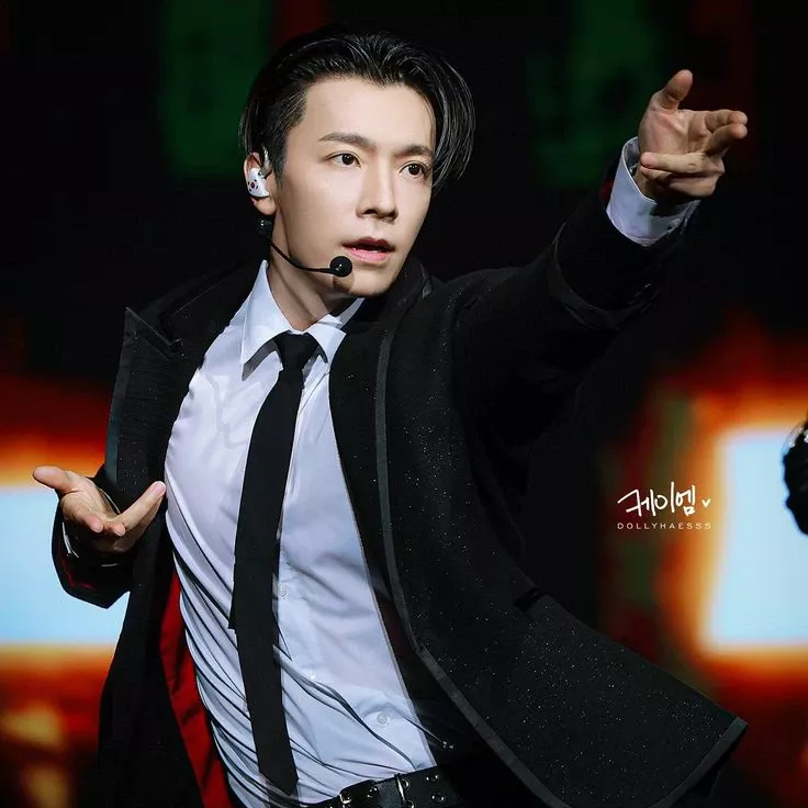 A moment captured by Donghae (Super Junior)'s fan
