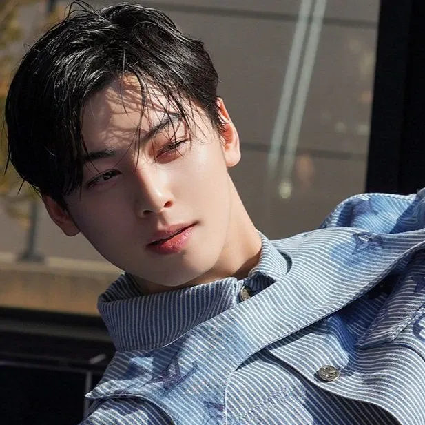 Recent activity shot of Eunwoo (ASTRO)