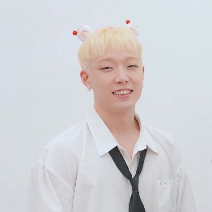 Recent activity shot of BOBBY (iKON)