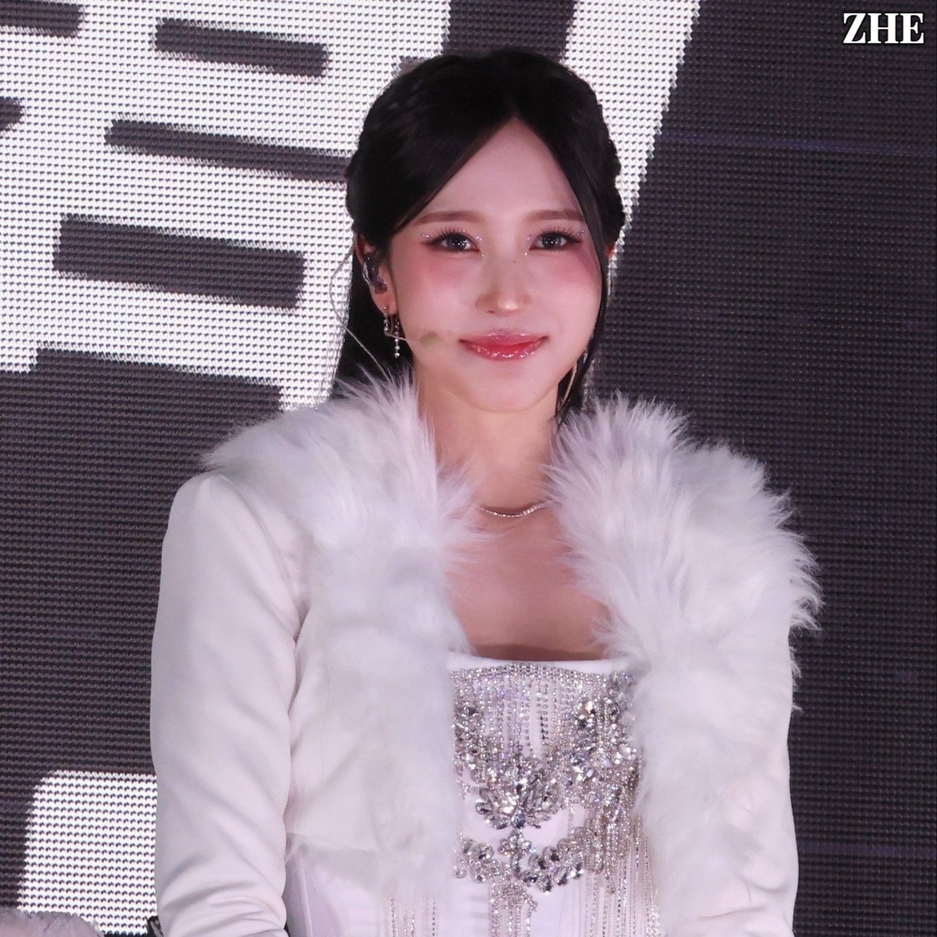 Foto aktivitas terbaru Mina (TWICE)