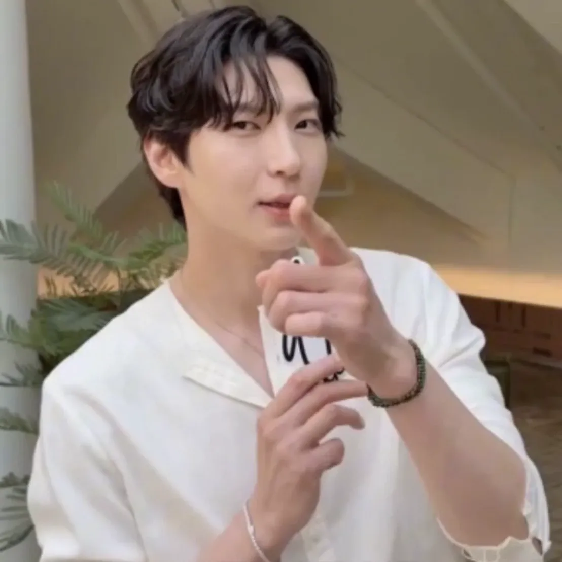 Recent activity shot of LEO (VIXX)