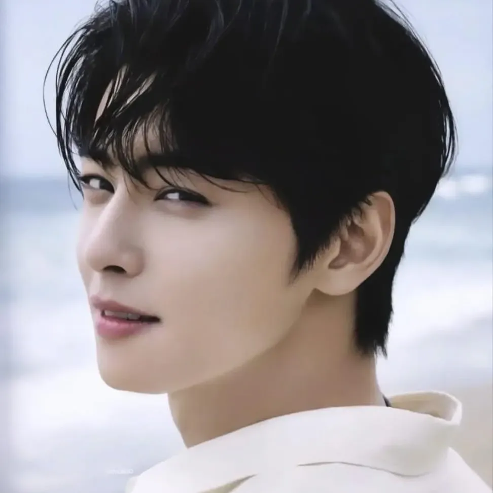 Latest photo of Eunwoo (ASTRO)