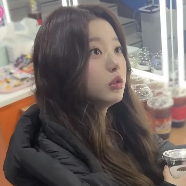 Behind-the-scenes cut of Jang Wonyoung (IVE)