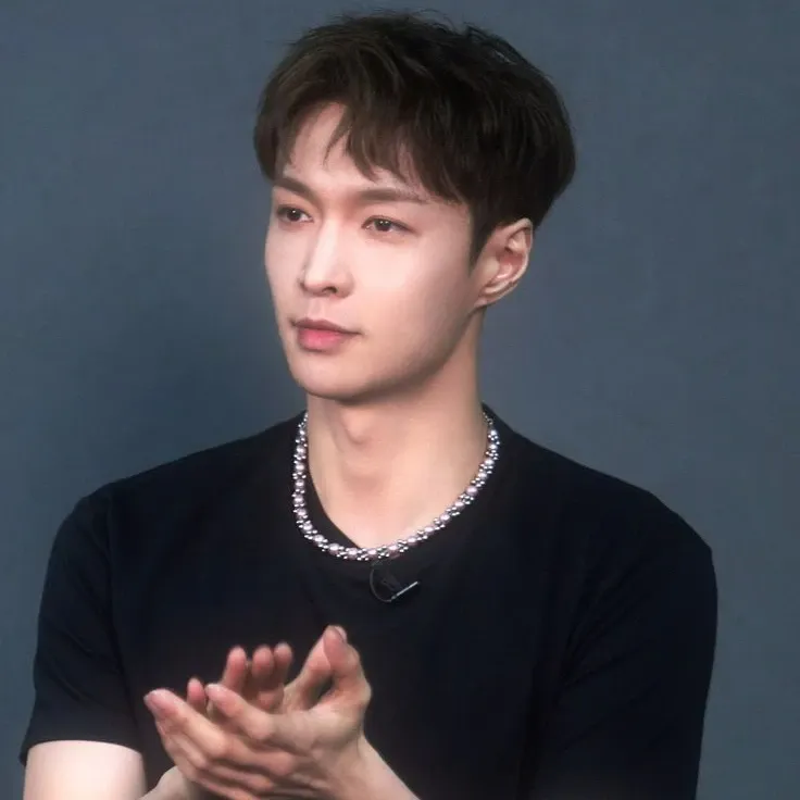 Latest photo of Lay (EXO)