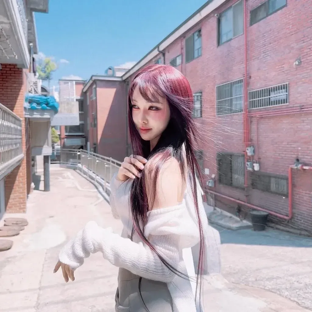 Behind-the-scenes cut of Yuju (GFRIEND)