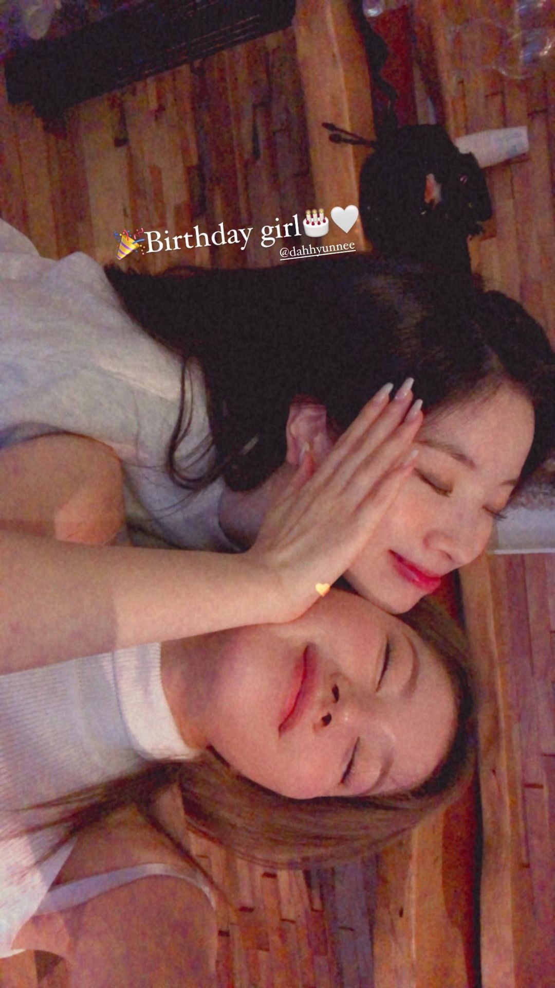 A heartfelt wallpaper shared by Dahyun (TWICE)'s fans