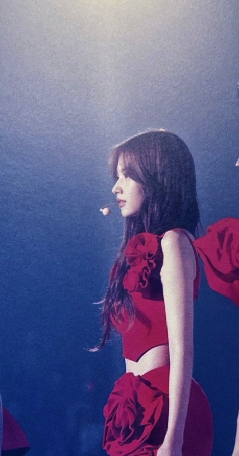 Fandom-recommended wallpaper image of サナ (TWICE)