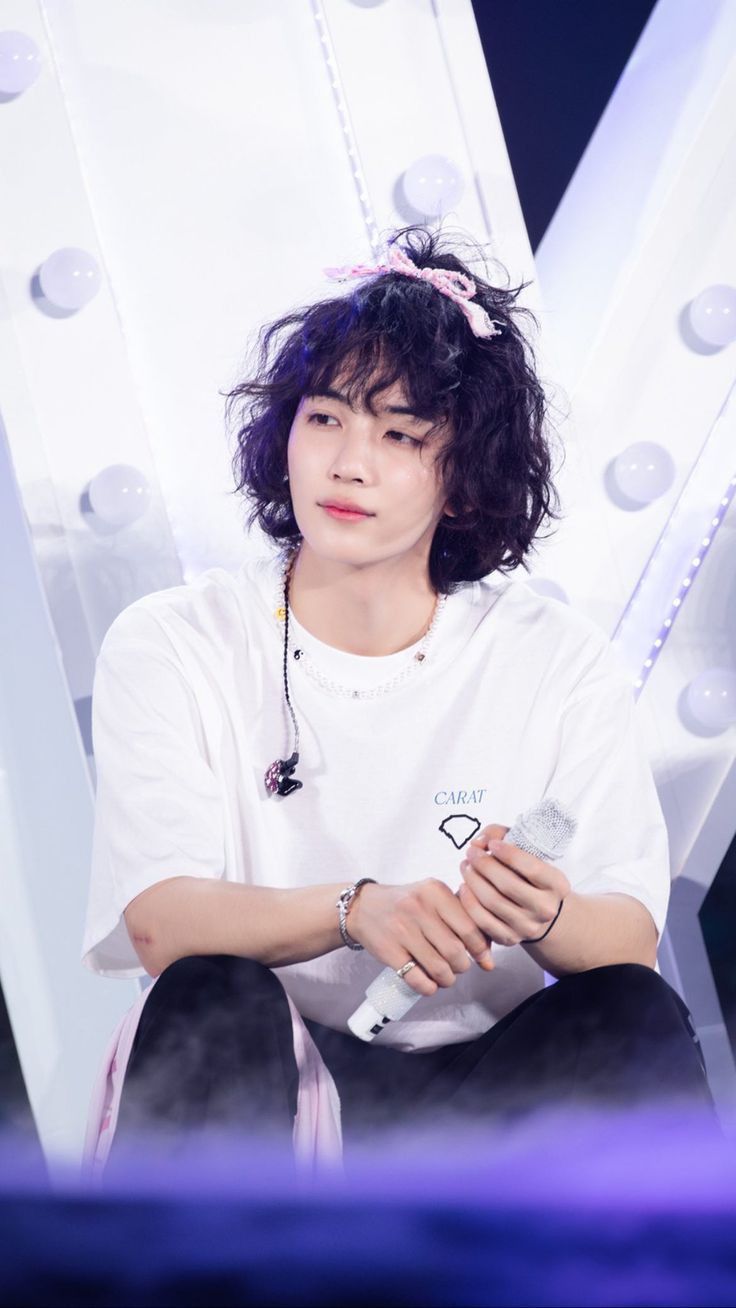 A heartfelt wallpaper shared by Jeonghan (SEVENTEEN)'s fans