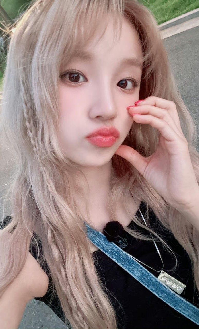 Fandom-recommended wallpaper image of Yuqi (i-dle)