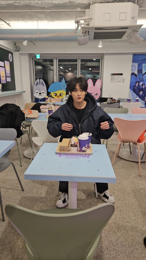 Fandom-recommended wallpaper image of Lee Know (Stray Kids)