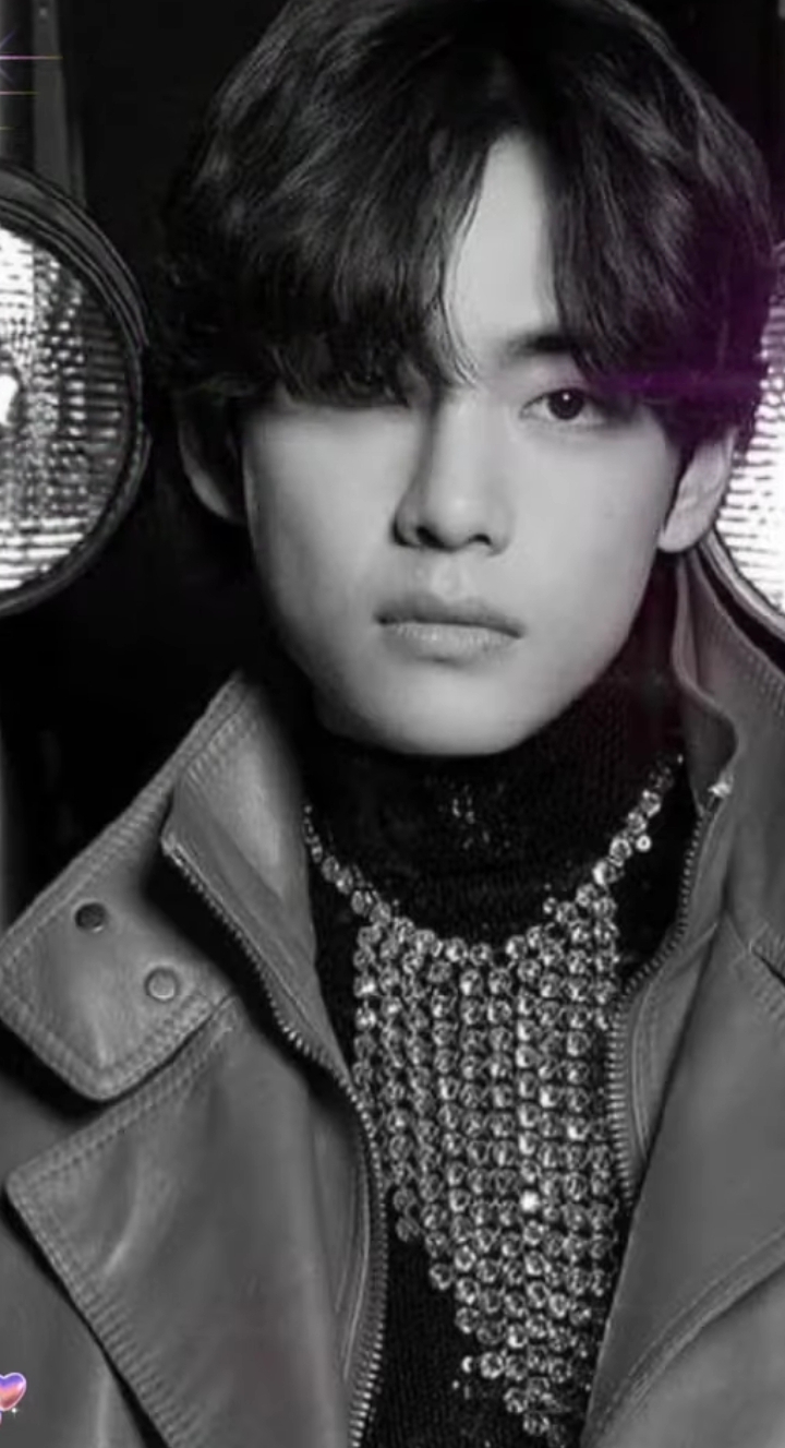 Fandom-recommended wallpaper image of V (BTS)