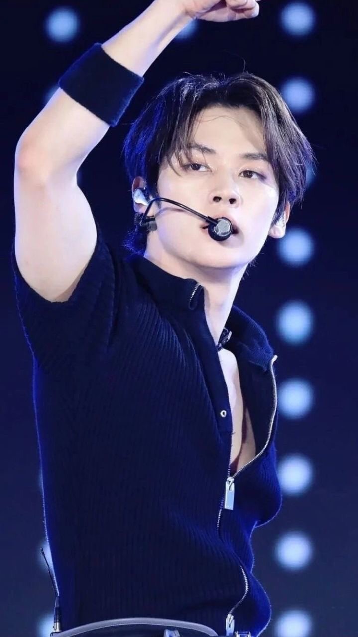 Fandom-recommended wallpaper image of Lee Know (Stray Kids)