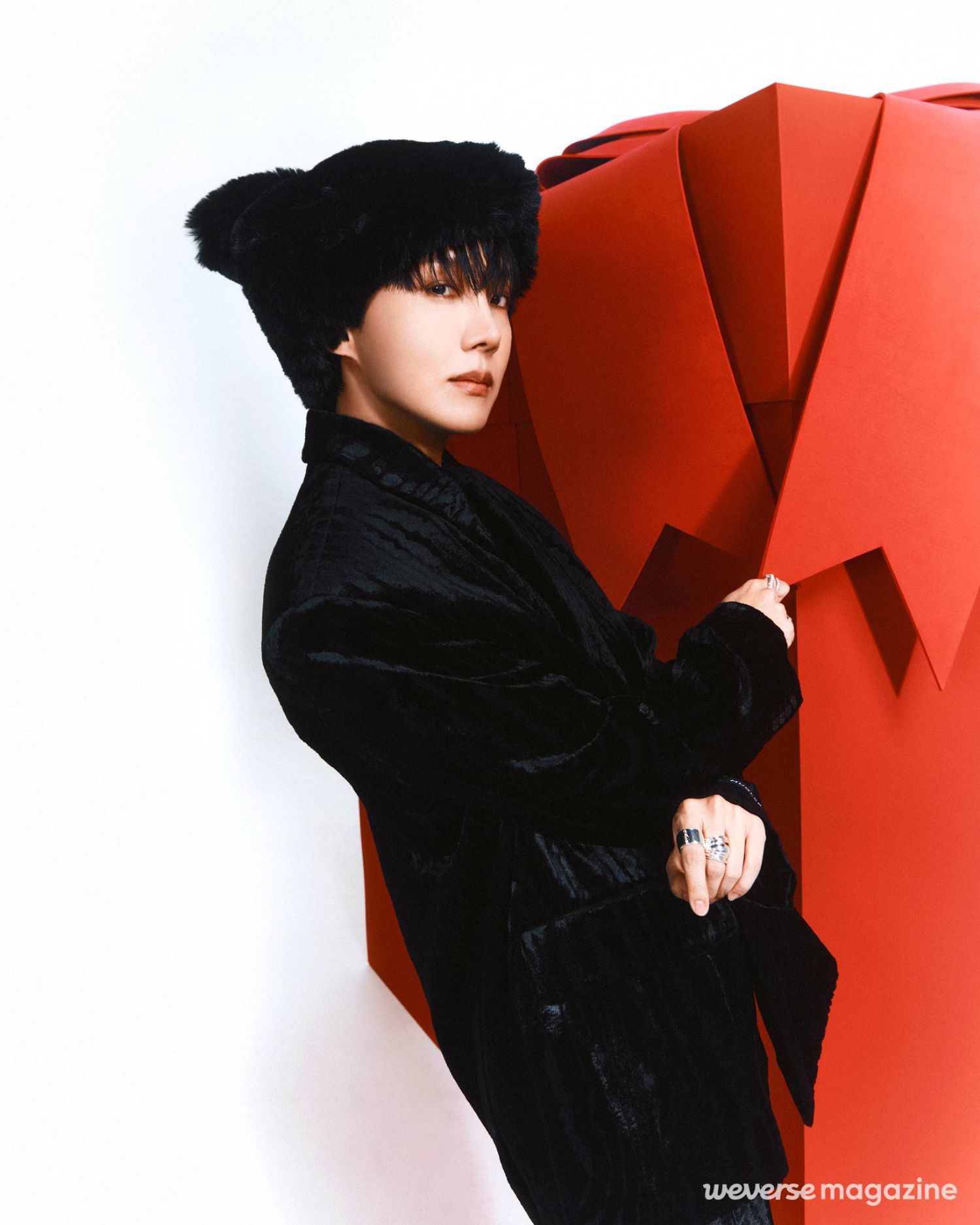 Foto aktivitas terbaru j-hope (BTS)