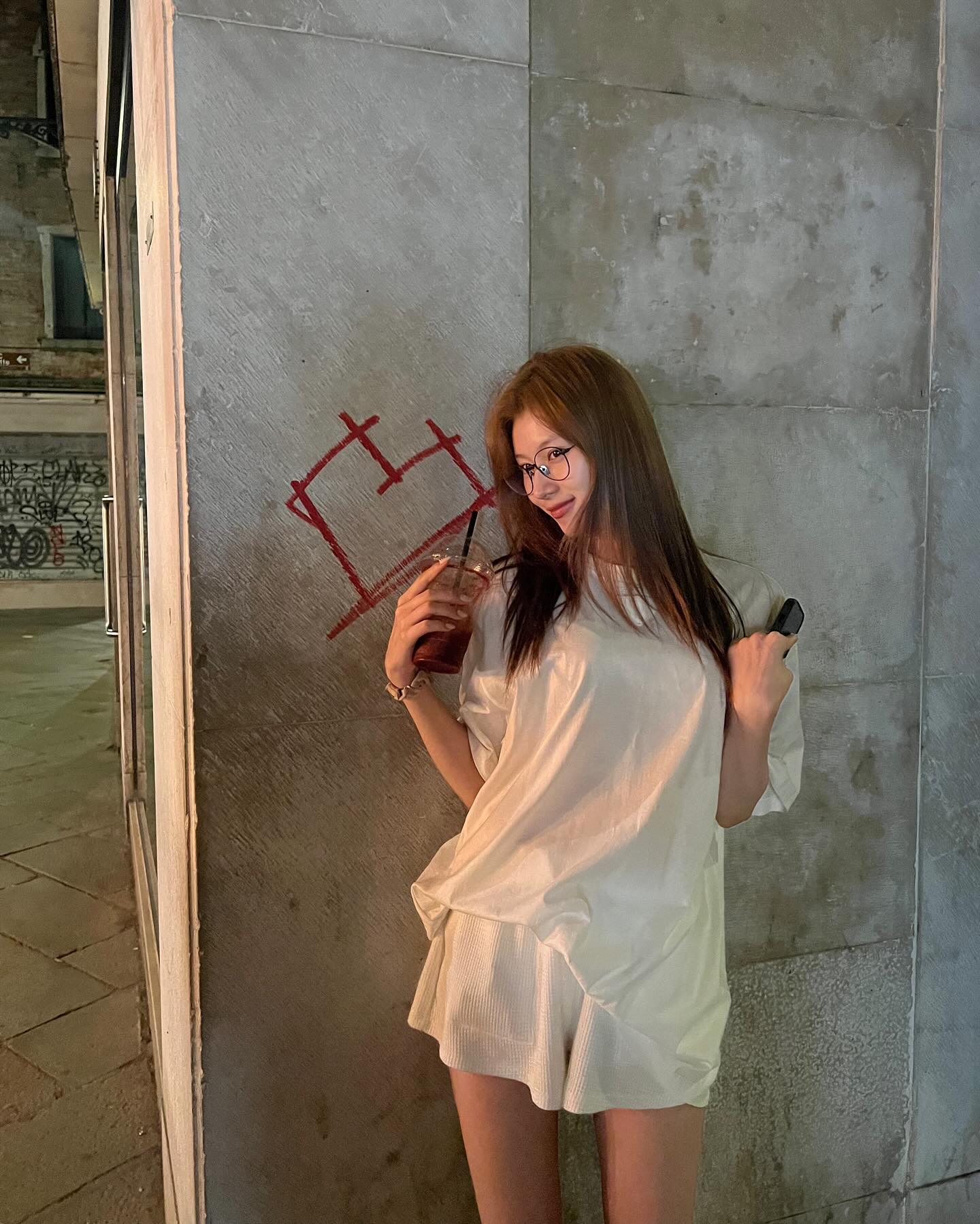 Sana (TWICE)的最新照片