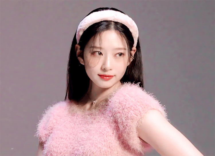 Recent activity shot of Kim Minju