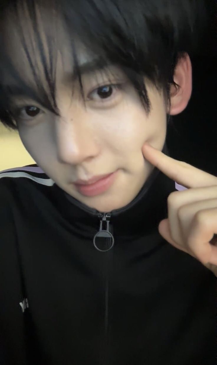 The most beloved wallpaper among Han Yujin (ZEROBASEONE)'s fans