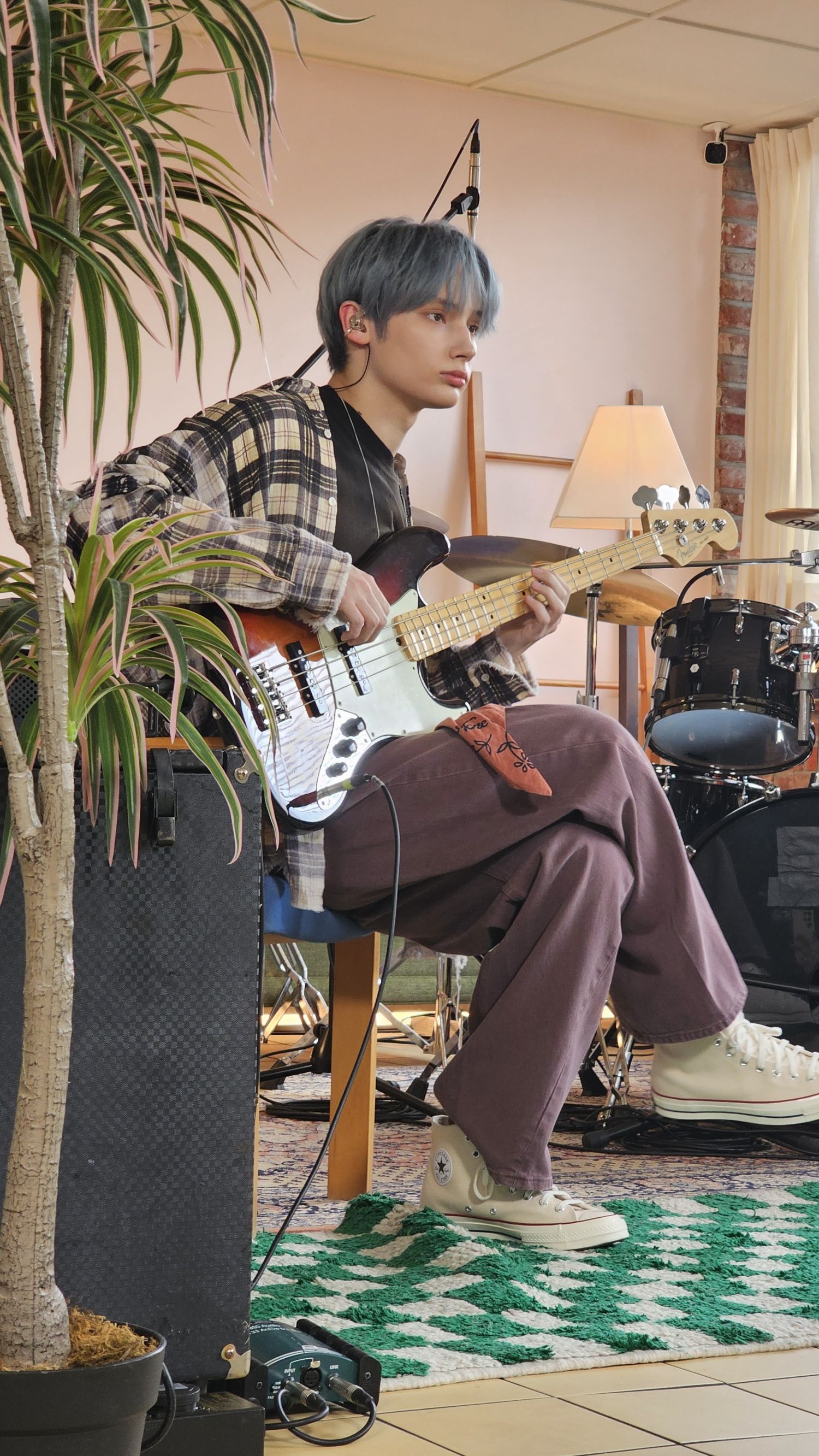 Fandom-recommended wallpaper image of HueningKai (TOMORROW X TOGETHER)