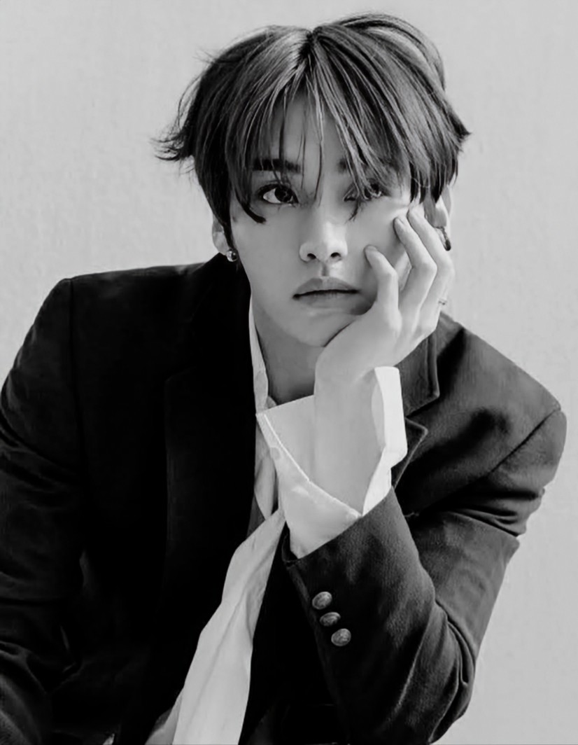 Latest photo of Lee Know (Stray Kids)