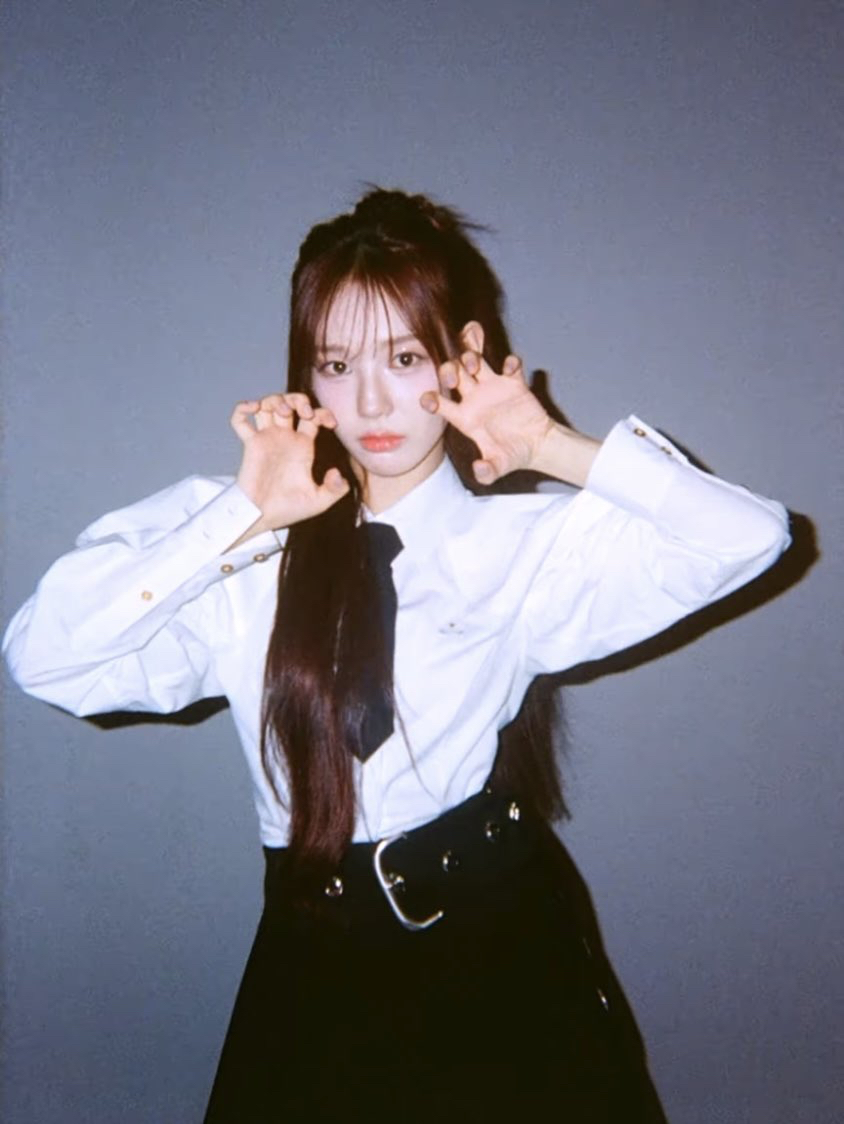 Behind-the-scenes cut of Ryu Sarang (izna)