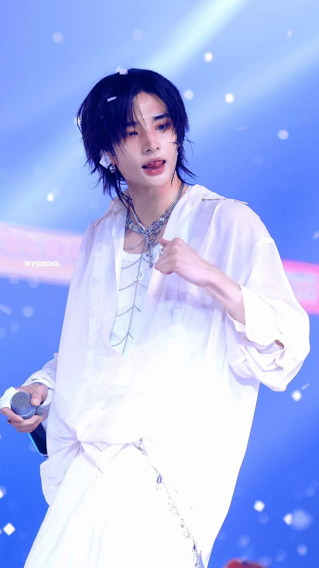 A heartfelt wallpaper shared by Hyunjin (Stray Kids)'s fans