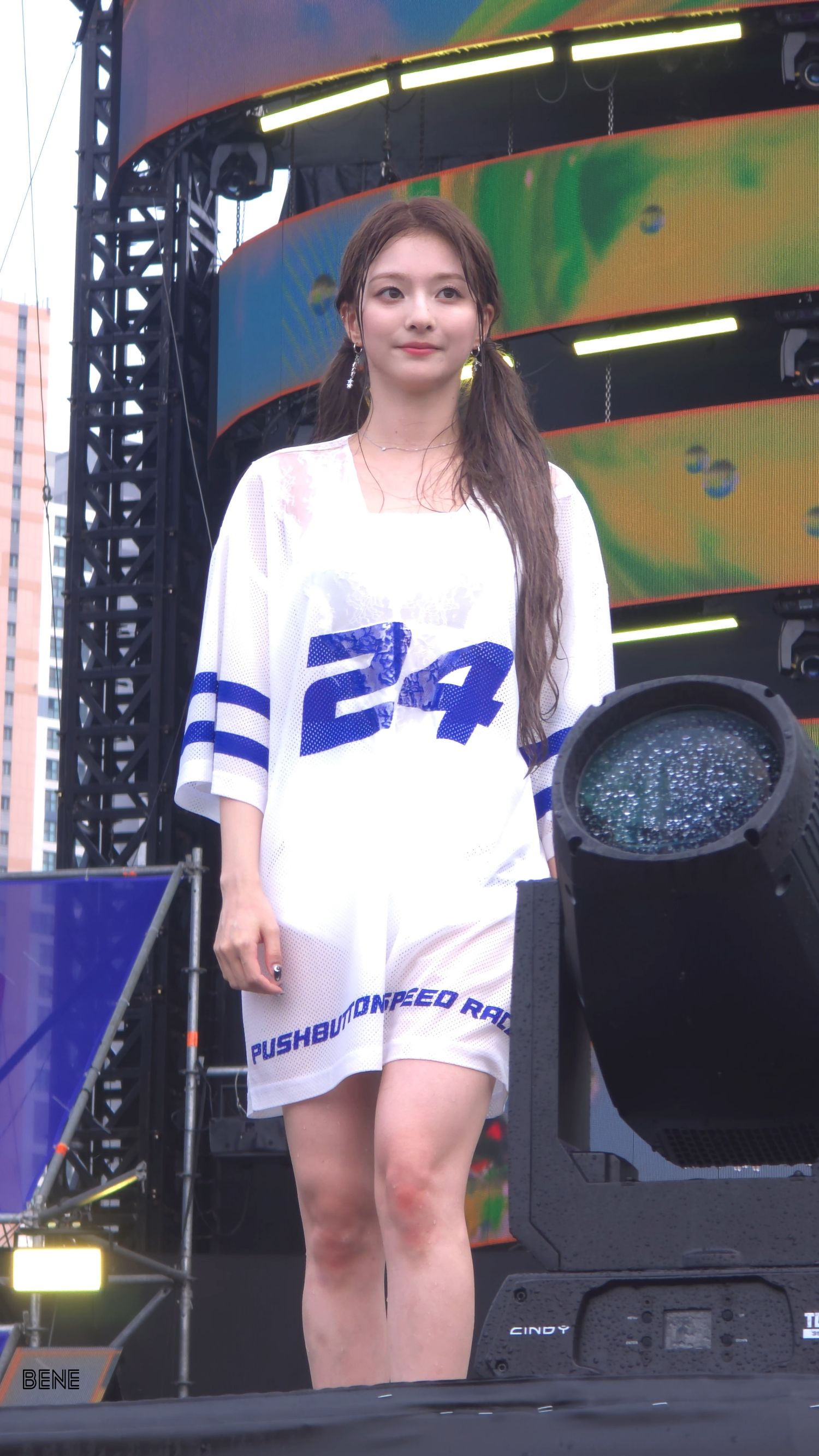 A heartfelt wallpaper shared by Lee Nagyung (fromis_9)'s fans