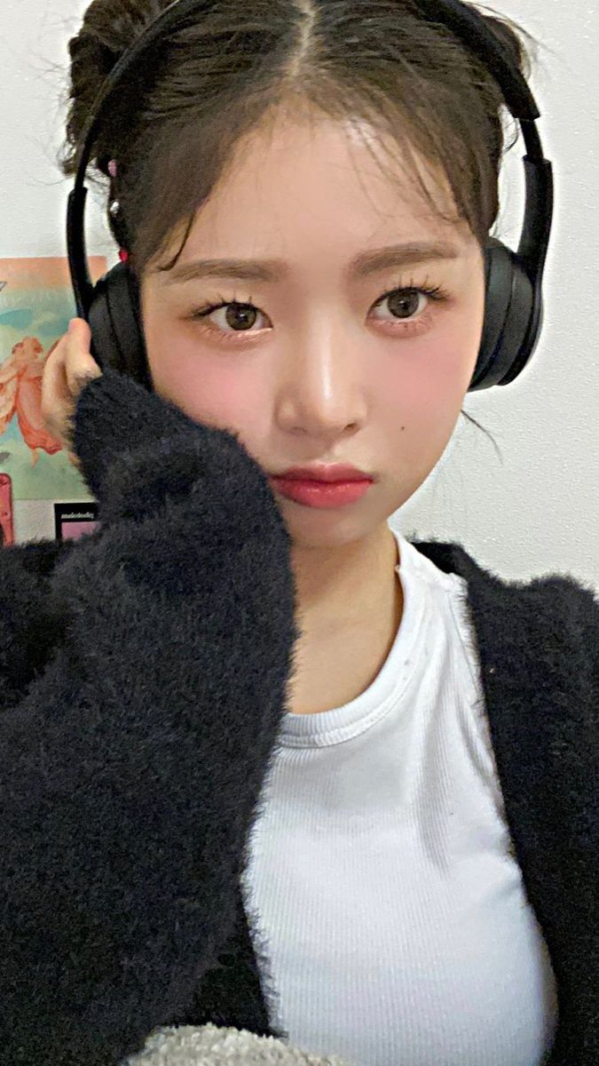 A heartfelt wallpaper shared by Rei (IVE)'s fans