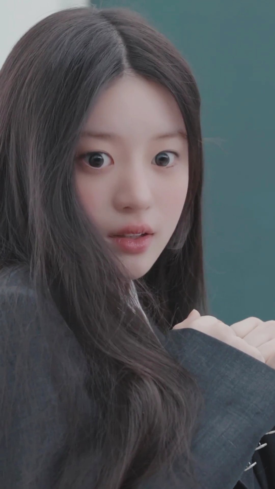 A heartfelt wallpaper shared by Minju (ILLIT)'s fans