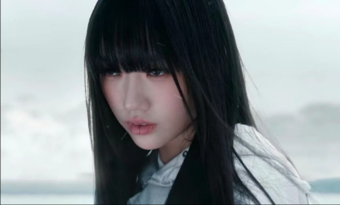 Behind-the-scenes cut of Sooin (MEOVV)