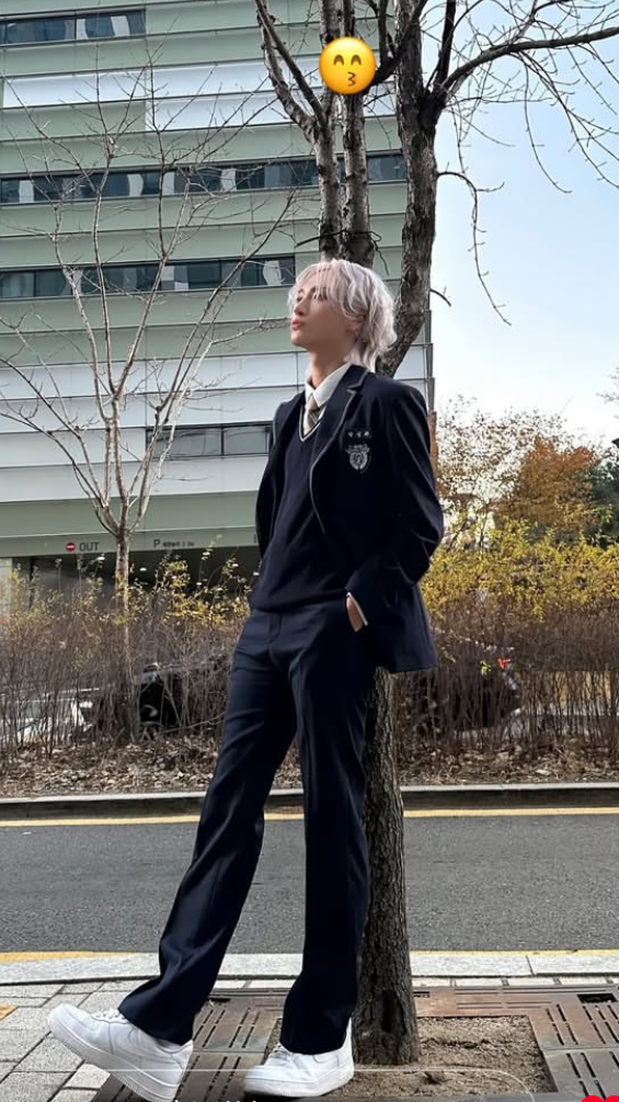 A heartfelt wallpaper shared by Seonghwa (ATEEZ)'s fans