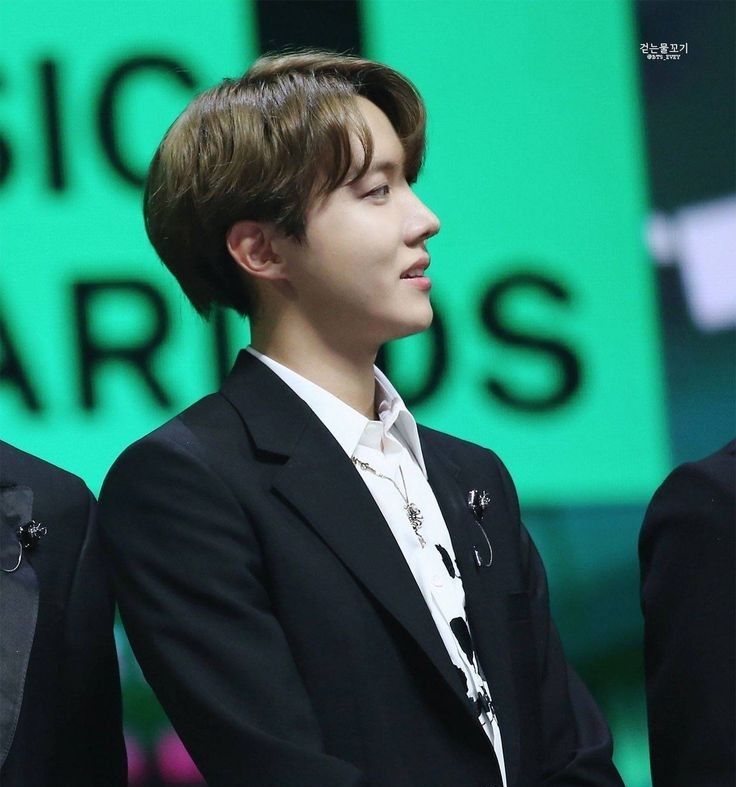 J-hope (防彈少年團)的最新照片