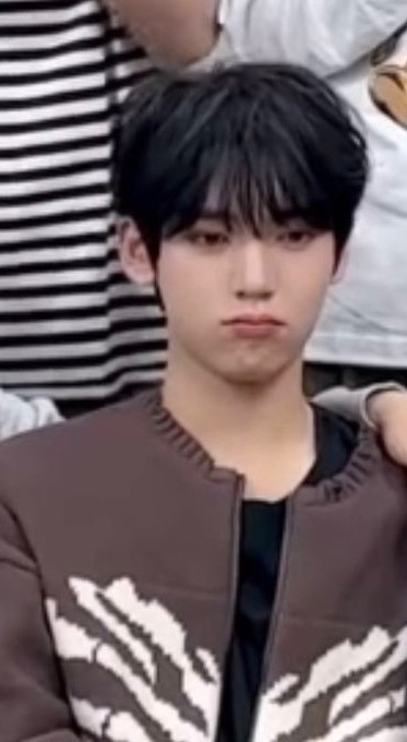 Fandom-recommended wallpaper image of Han Yujin (ZEROBASEONE)