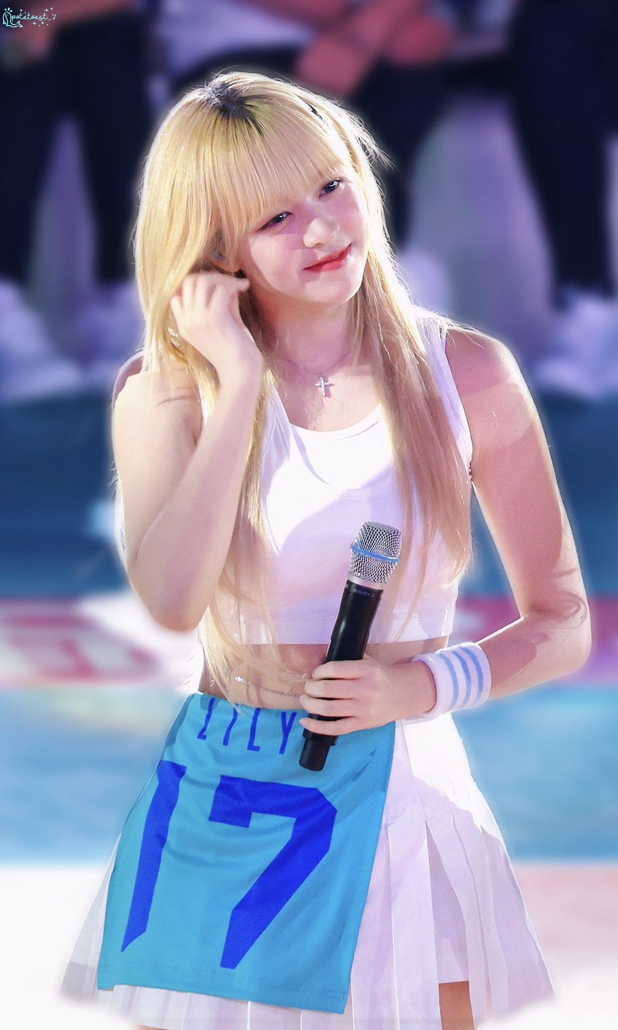 Fandom-recommended wallpaper image of LILY (NMIXX)