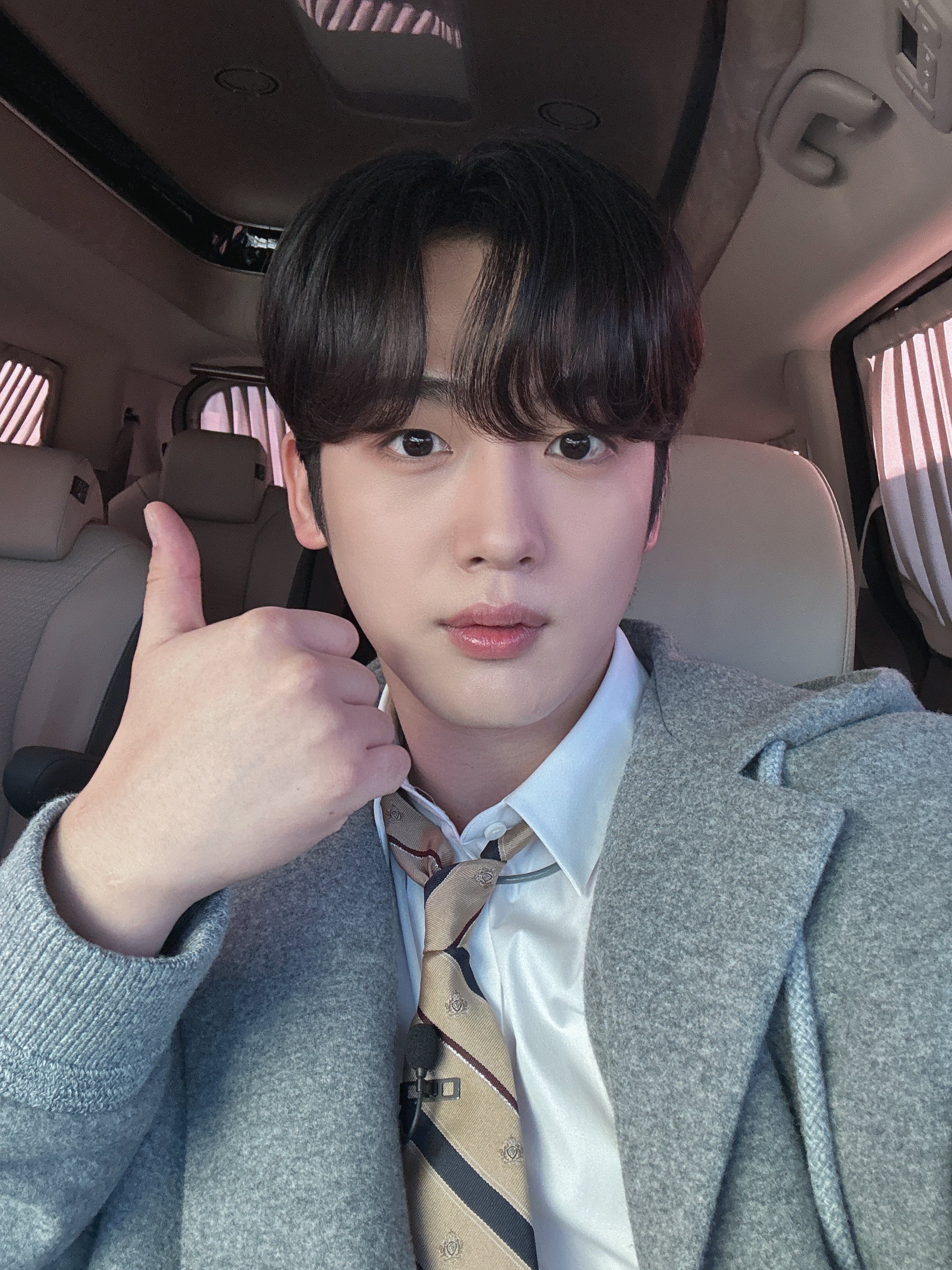 A moment captured by Kim Yohan (WEi)'s fan
