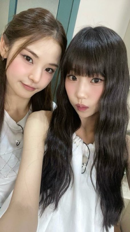 최정은 (izna) 팬덤이 사랑하는 대표 배경 이미지
