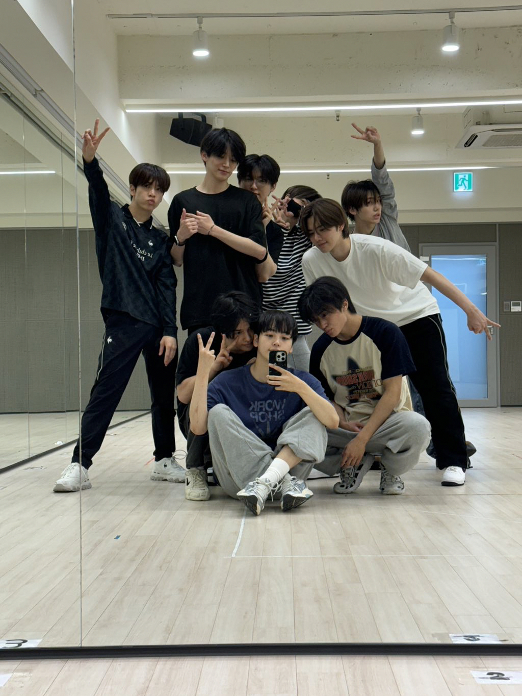 A moment captured by Jungmo (CRAVITY)'s fan