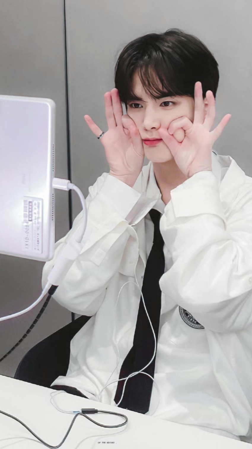A heartfelt wallpaper shared by Younghoon (THE BOYZ)'s fans