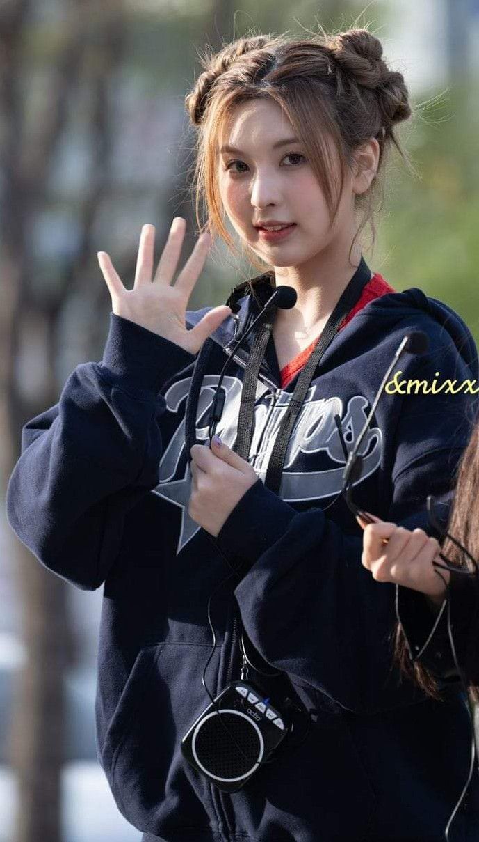 Fandom-recommended wallpaper image of BAE (NMIXX)
