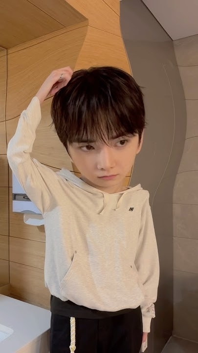Today's most popular wallpaper in the Younghoon (THE BOYZ) community