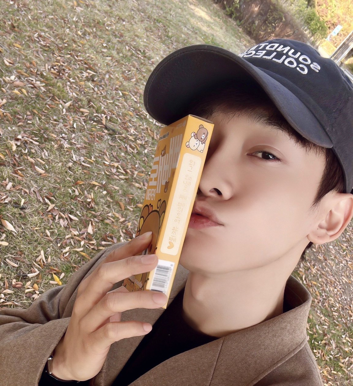 Behind-the-scenes cut of Chen (EXO)