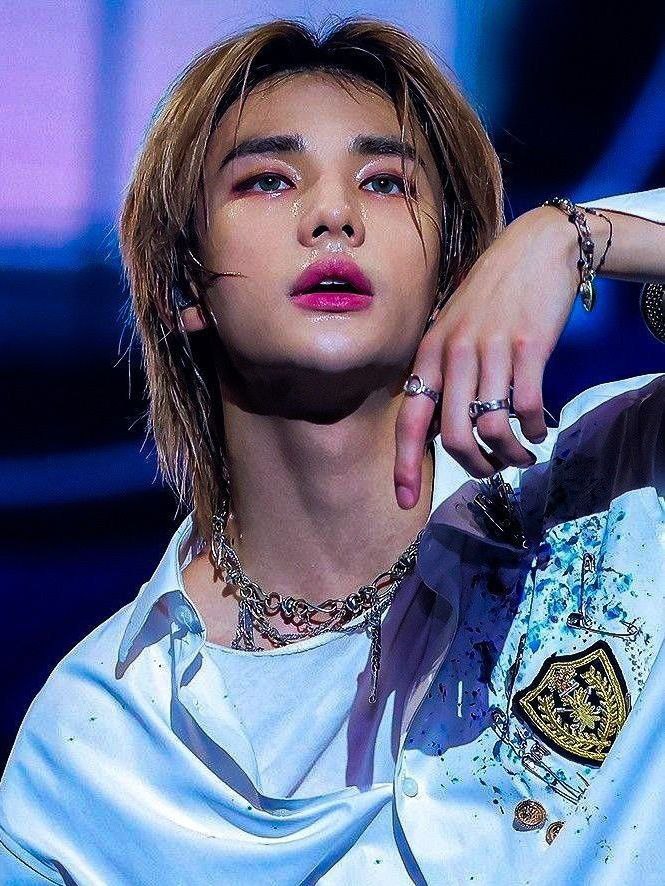 Latest photo of Hyunjin (Stray Kids)