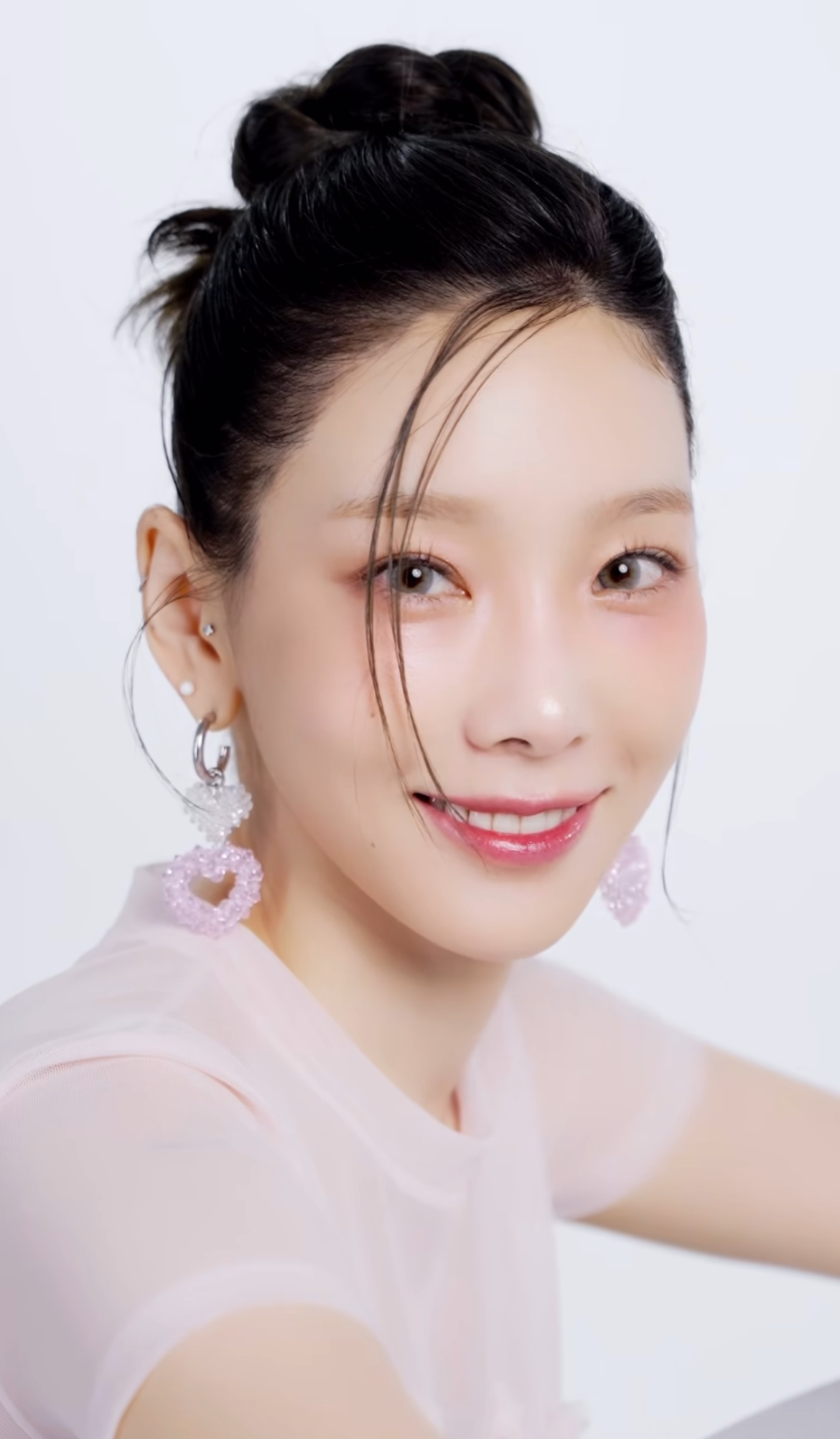 A heartfelt wallpaper shared by Taeyeon (Girls' Generation)'s fans