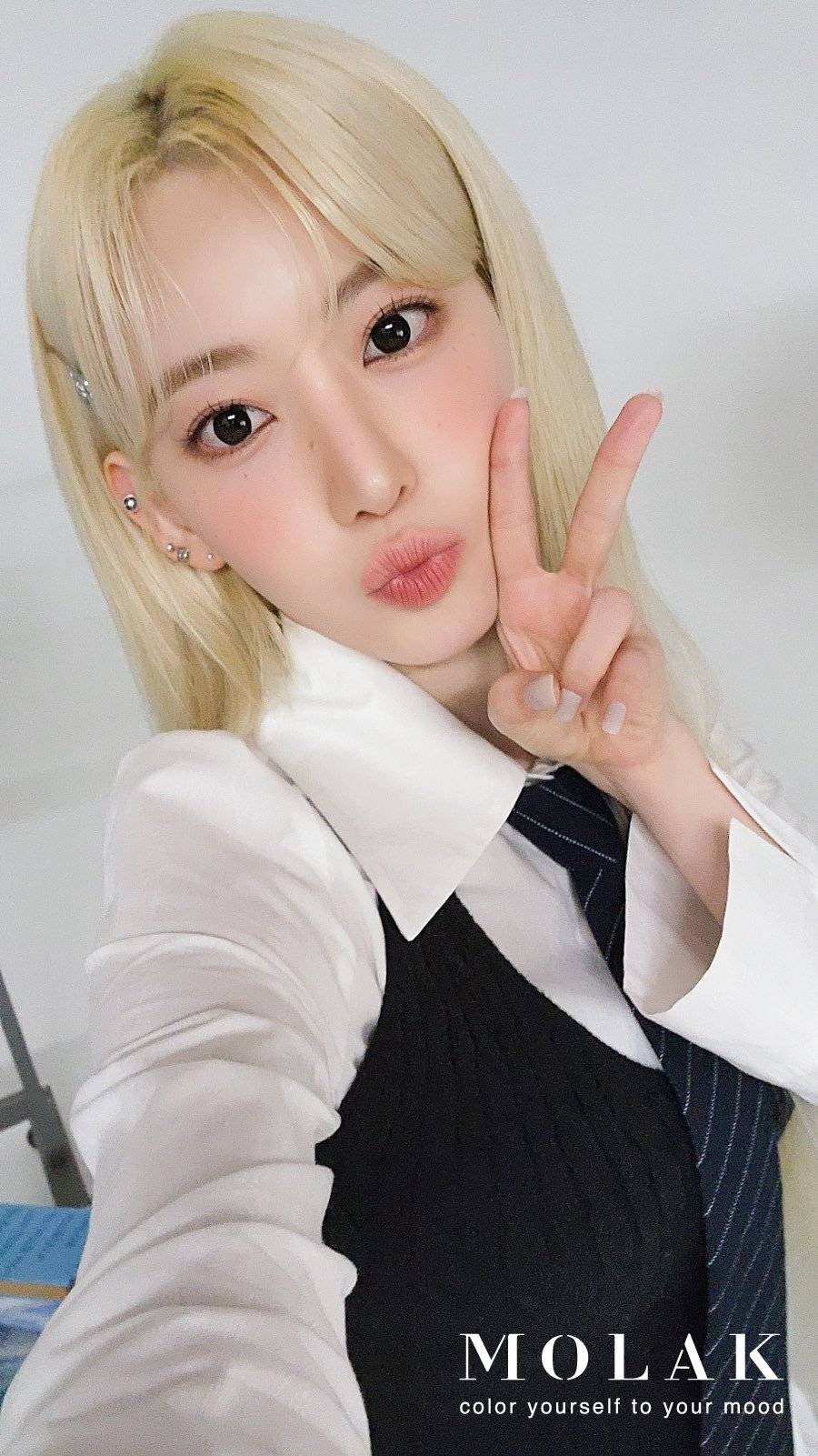 Fandom-recommended wallpaper image of Sakura (LE SSERAFIM)