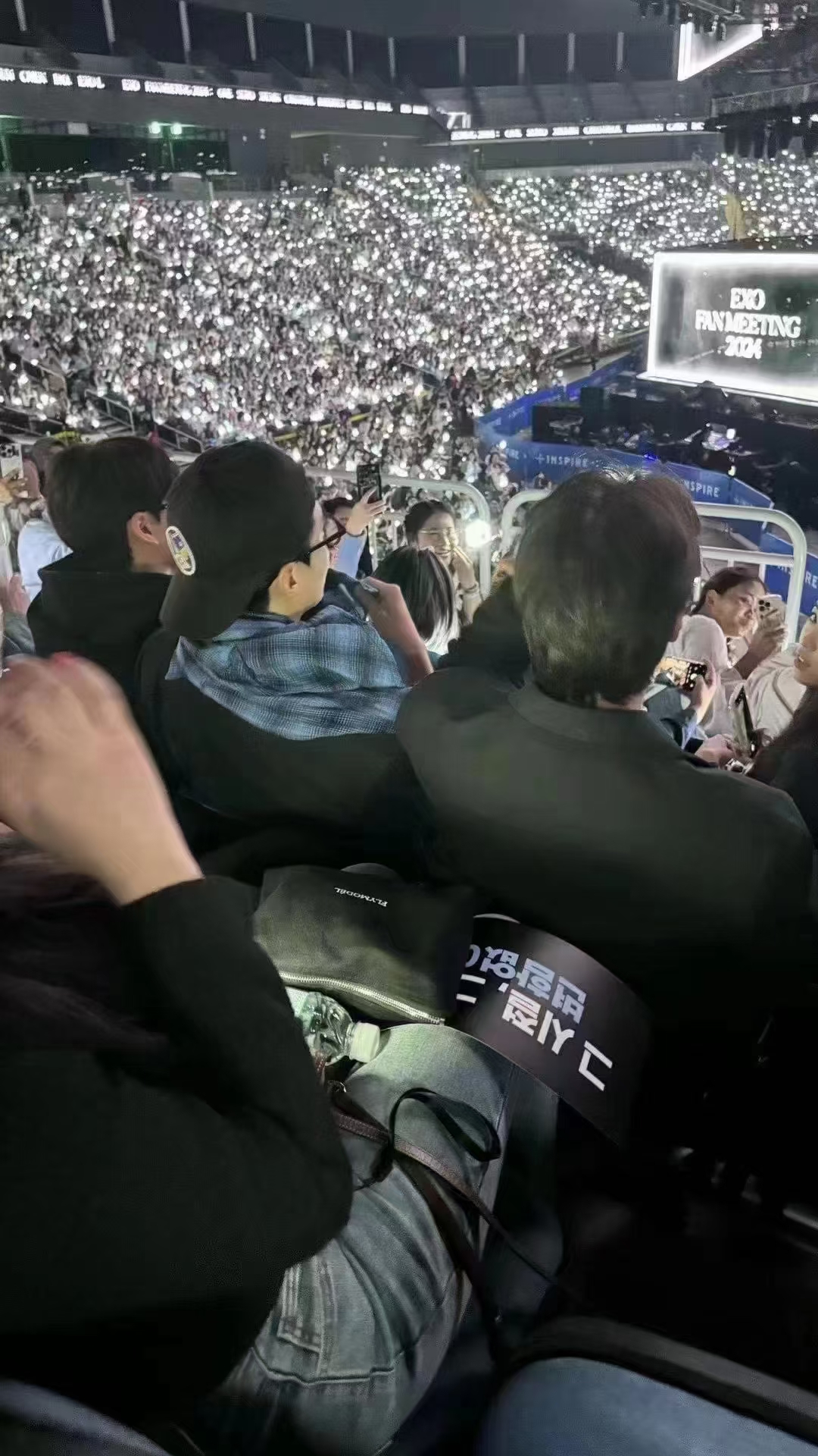 A heartfelt wallpaper shared by Sehun (EXO)'s fans