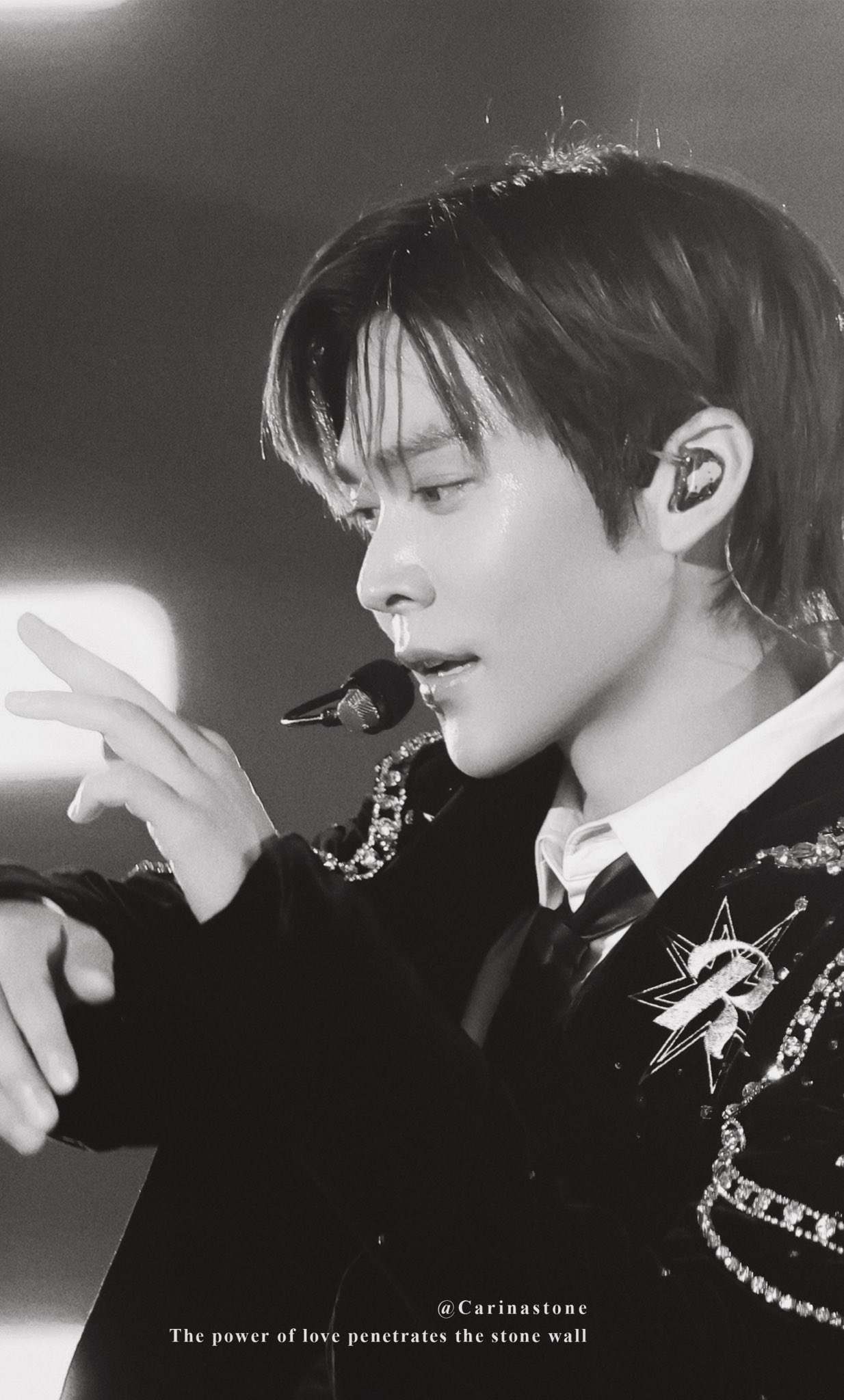 A heartfelt wallpaper shared by Eunseok (RIIZE)'s fans