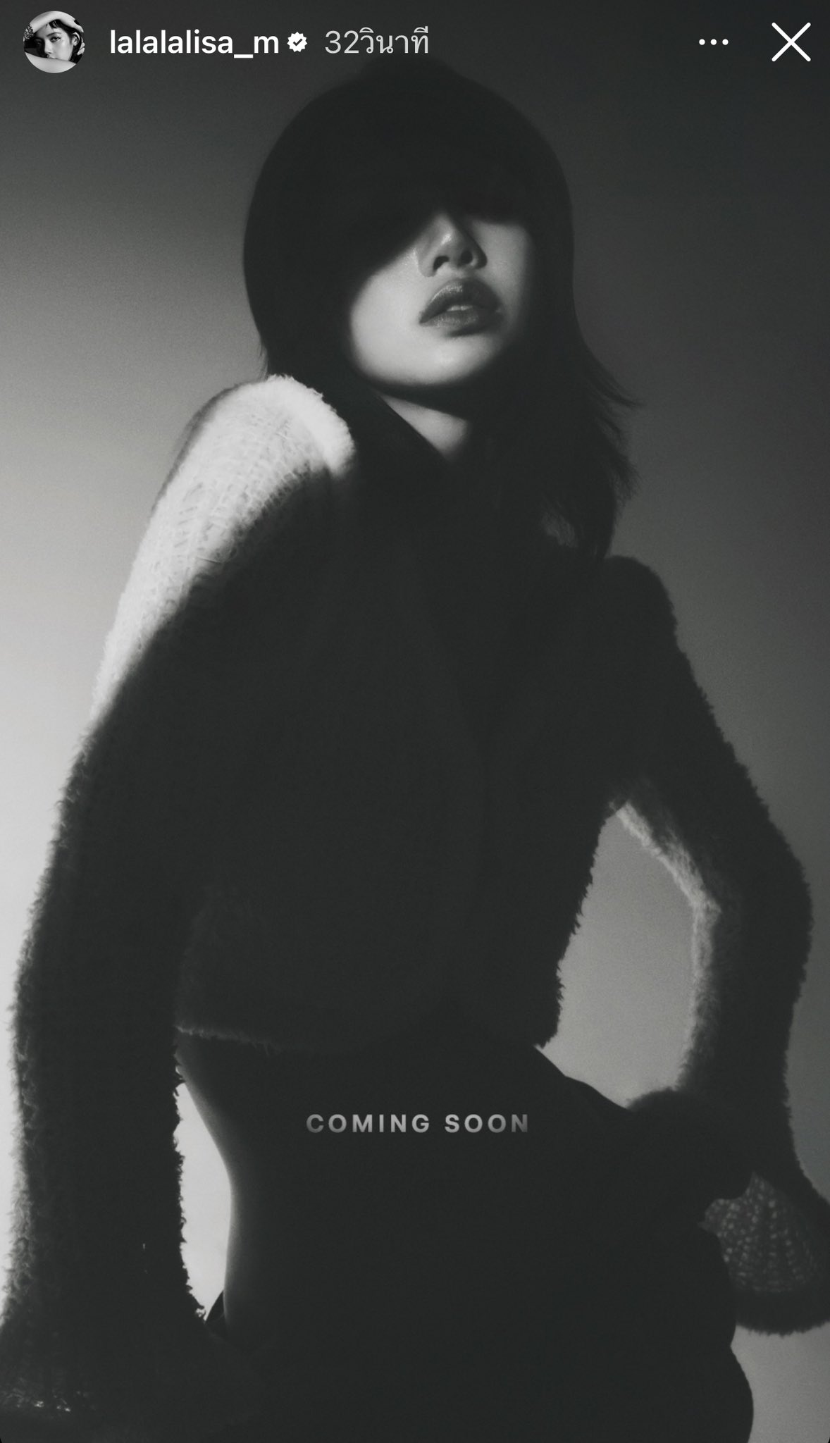 A heartfelt wallpaper shared by Lisa (BLACKPINK)'s fans