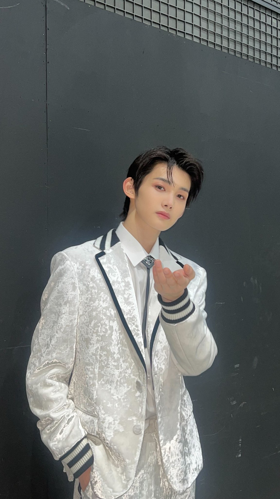 A heartfelt wallpaper shared by Jo (&TEAM)'s fans